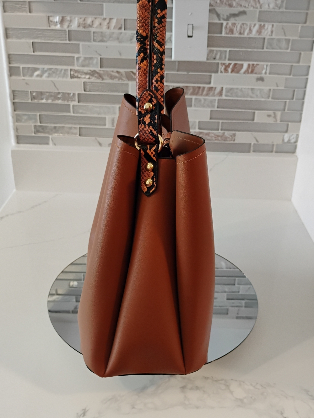 NEW Bucket Crossbody Bag & Pouch - GHW and Vegan Leather - Picture 5 of 10
